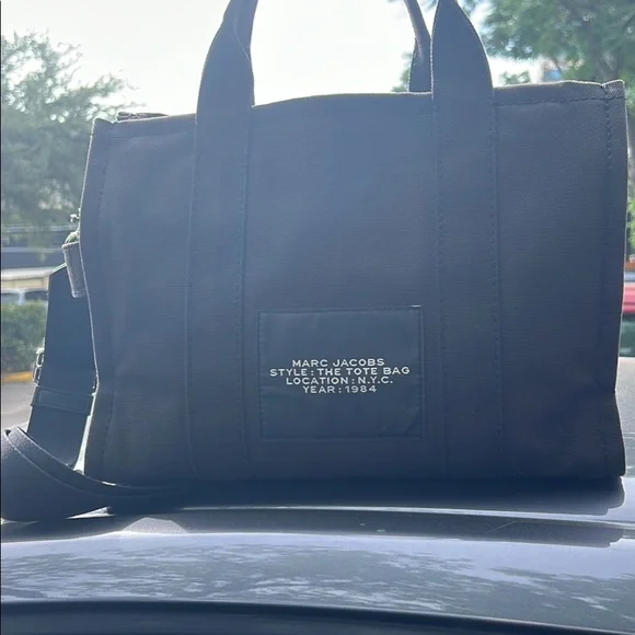 Marc Jacobs Medium Sized Tote Bag in Black